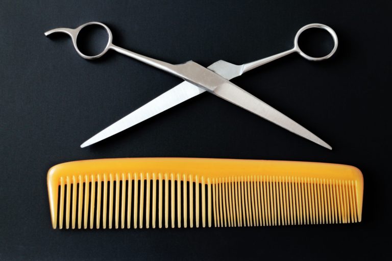 10 Cose da fare per tagliarsi i capelli da soli